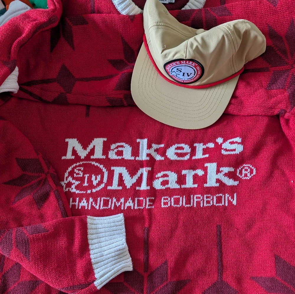 NWT Makers Mark sweater XXL with hat